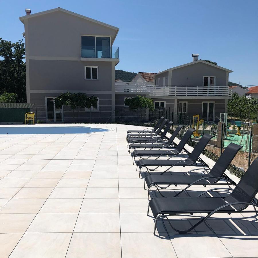 Lipovac Resort Ficus Bilice Exteriér fotografie