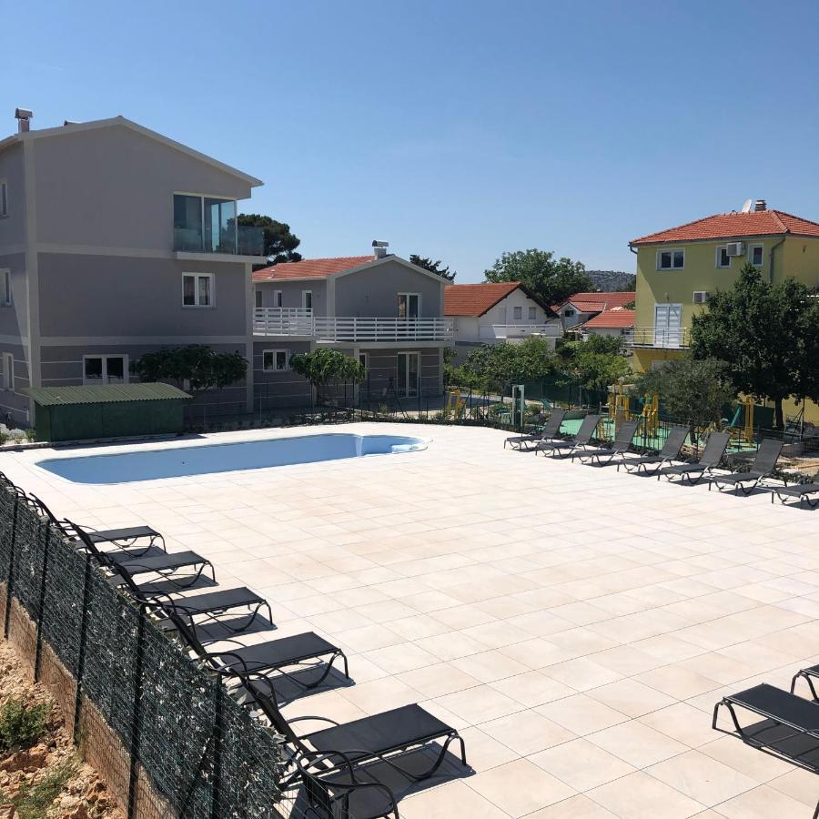 Lipovac Resort Ficus Bilice Exteriér fotografie